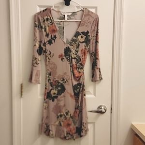 Longsleeve fitted low cut dress